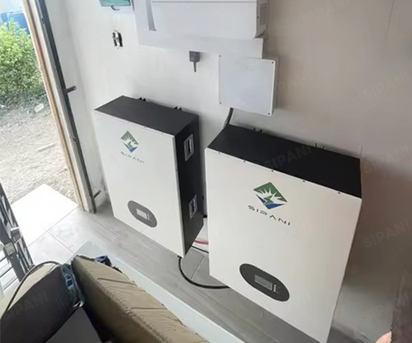 Condivisione della custodia di installazione del sistema di accumulo di energia a parete da 30 kWh